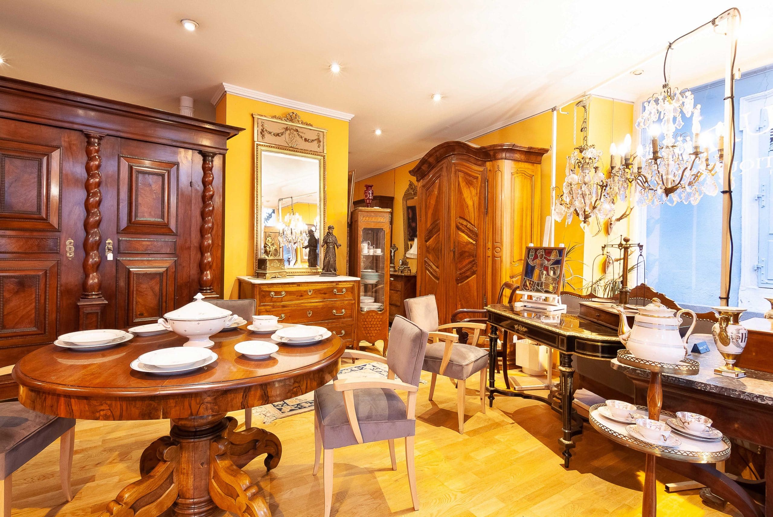 Intérieur de boutique frères allegretti Ebéniste restaurateur
